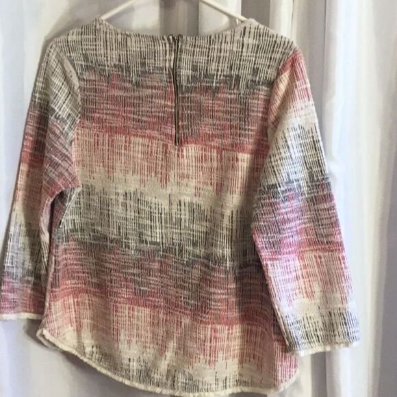 Ladies top with sleeve & hem fringe in size medium - Picture 9 of 11